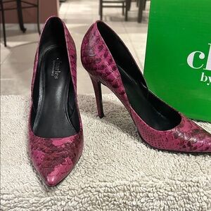 Charles by Charles David Fuschia Snakeskin Heels in like-new condition Sz 7.5